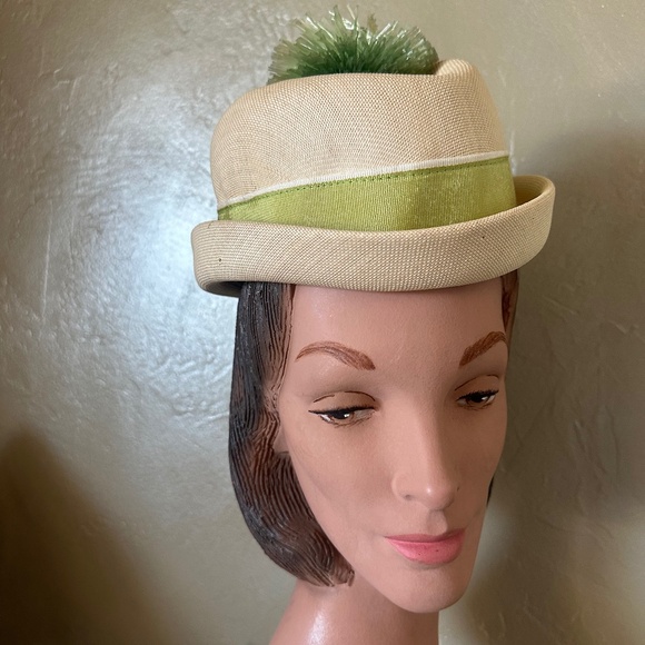 CHARMING DESIGNER 1950s\' CREAM STRAW HAT + GREEN BAND & \